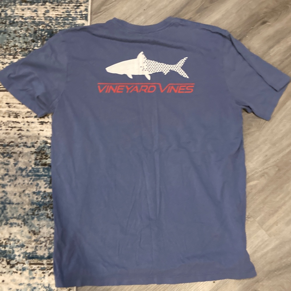 VINEYARD VINES SHARK FRONT POCKET T-SHIRT